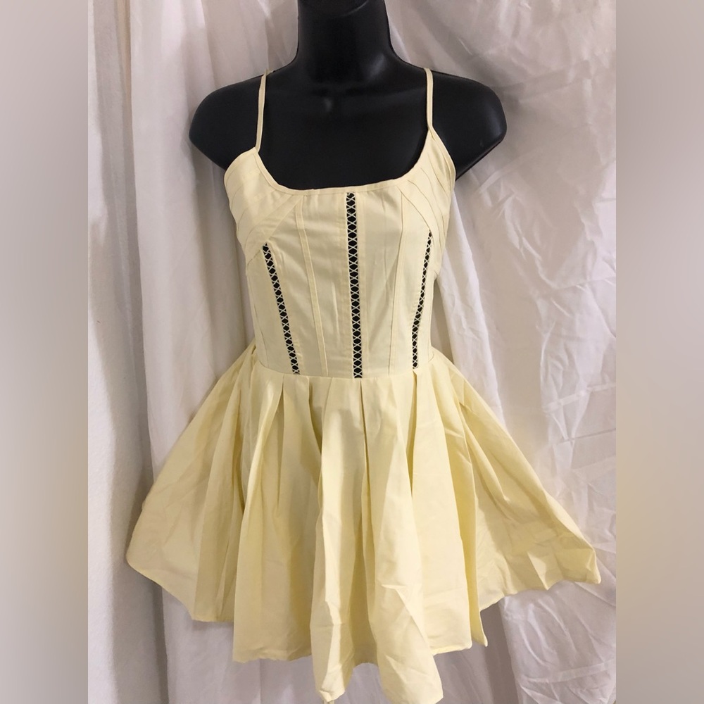 Yelllow eyelet laceup back fit & flare babydoll mini dress size medium brand new